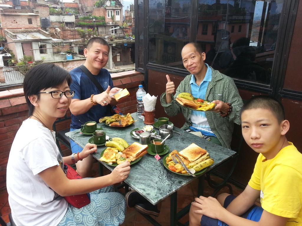 巴克塔普尔 阳光咖啡厅宾馆酒店 外观 照片